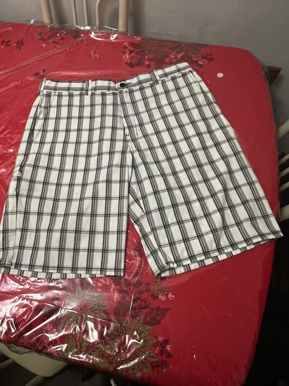 Mens Genuine Dickies Relaxed Fit Shorts, Size 36 White Gray Black Plaid
